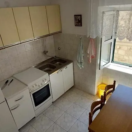 Kate Apartment Vis